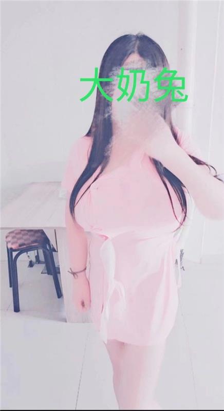 38F白嫩大胸美女