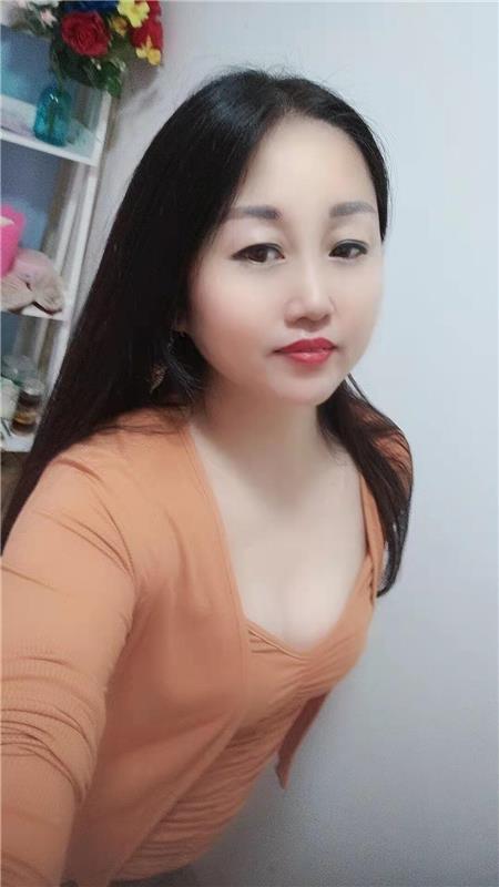 大奶骚少妇，后入舒服