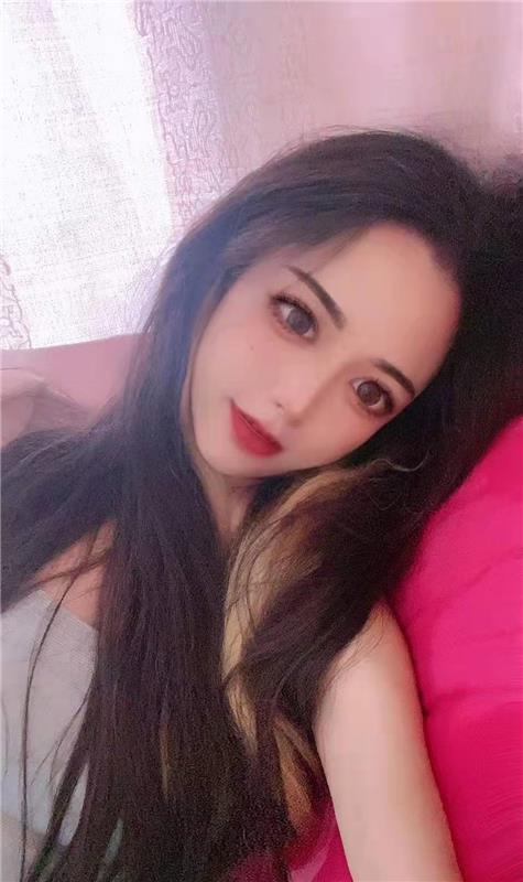 非常瘦的一个哈尔滨美女