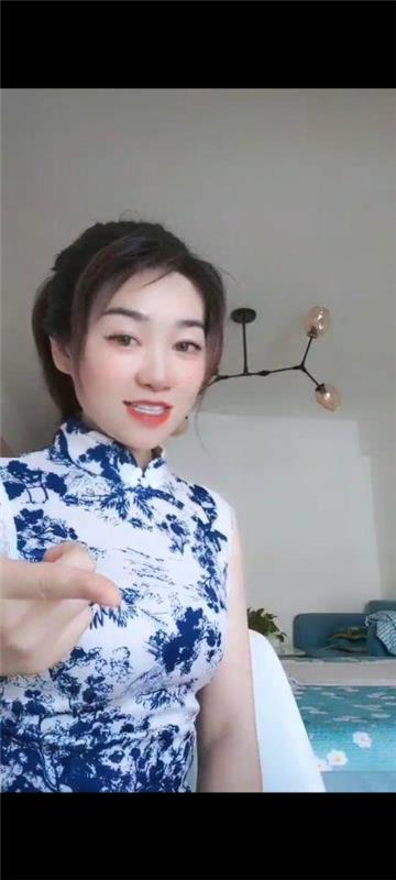 丰台木樨园，中小项的重庆美女开心，非常腼腆害羞