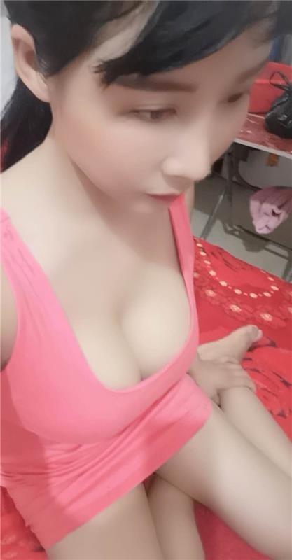 童颜巨乳的小骚妹