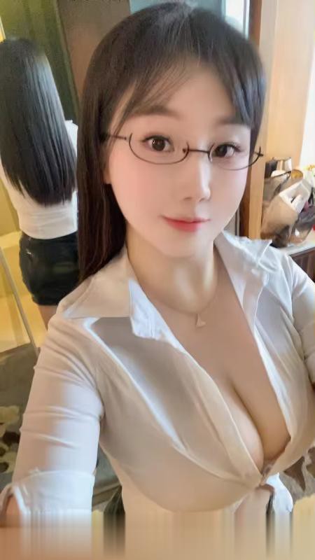 制服巨乳梓潼